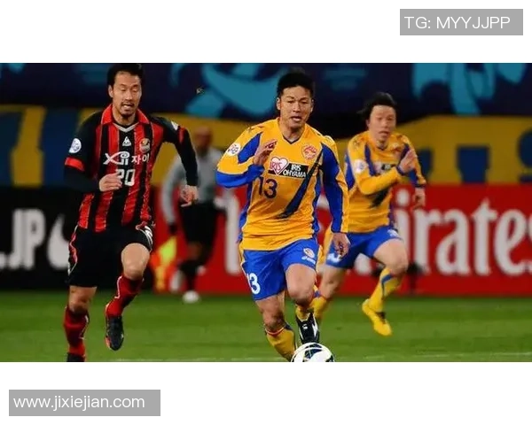 足球冈山录雉迎战横滨队激情对决展现精彩瞬间